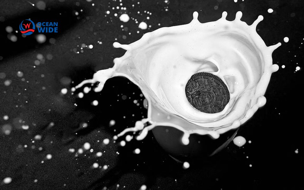 Social media marketing examples: Oreo: Dunk in the Dark